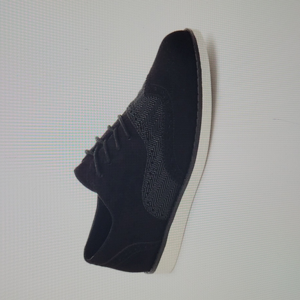 Kelly & Katie Silidda black & white Wingtip Oxford shoe size 8.5. New in Box.